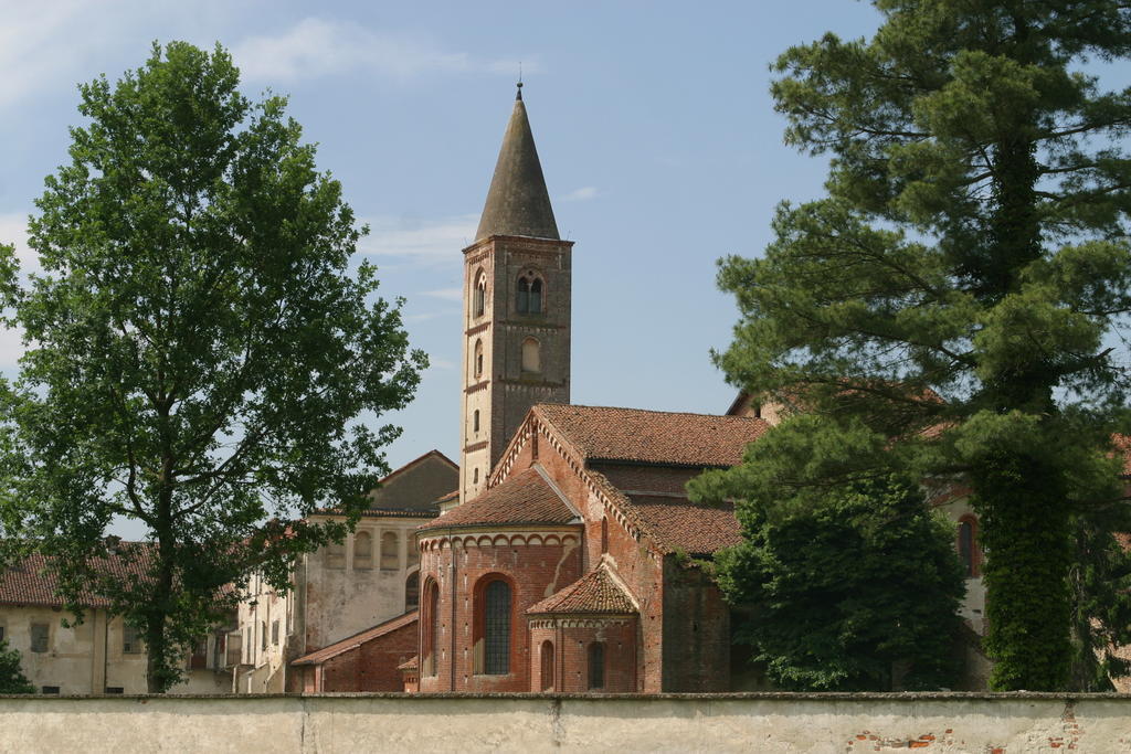 Вилла Agriturismo La Virginia Revello Экстерьер фото